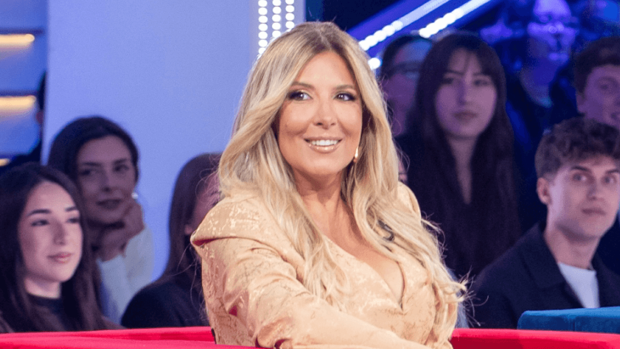 Selvaggia Lucarelli conduce l'Isola dei Famosi 2026: addio a Ballando con le Stelle