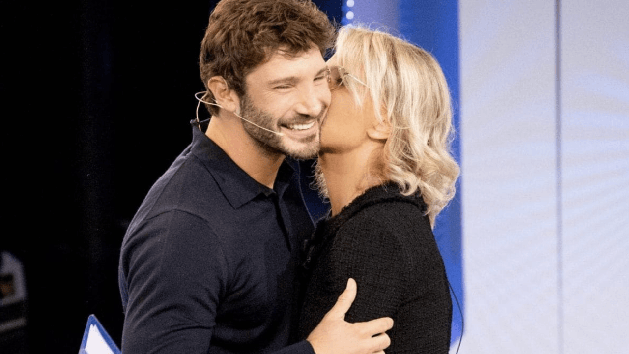 Stefano De Martino vuole Maria De Filippi per Sanremo 2027
