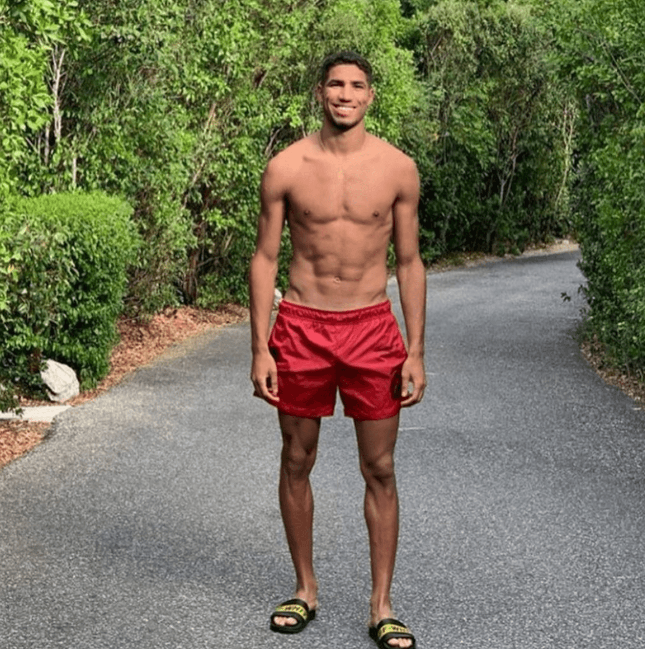Mondiali di Calcio 2026, sono questi i 12 calciatori più belli? - Achraf Hakimi 3 - Gay.it