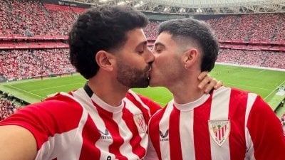 L’Athletic Bilbao invita al campo sportivo del club la coppia di tifosi gay travolti dall’omofobia  (VIDEO)