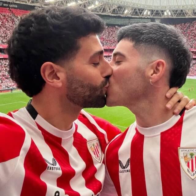 L'Athletic Bilbao invita al campo sportivo del club la coppia di tifosi gay travolti dall'omofobia (VIDEO) - Alejandro Vigara e Alvaro Cabezas - Gay.it