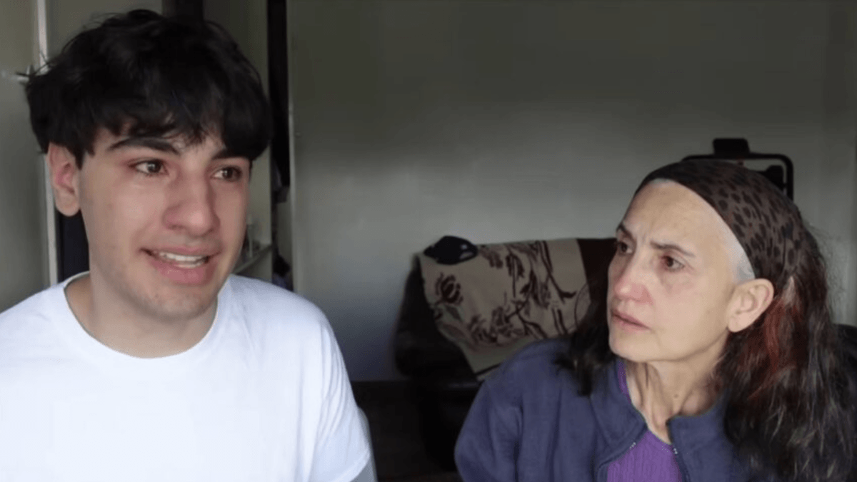 Adolescente musulmano fa coming out con sua madre. La reazione da incubo diventa virale - Jafer Karausta - Gay.it