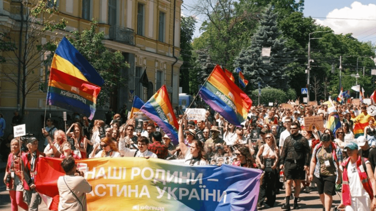 Kyiv Pride 2026, il più grande dall'inizio della guerra: in piazza sotto i droni russi - KyivPride2026 - Gay.it