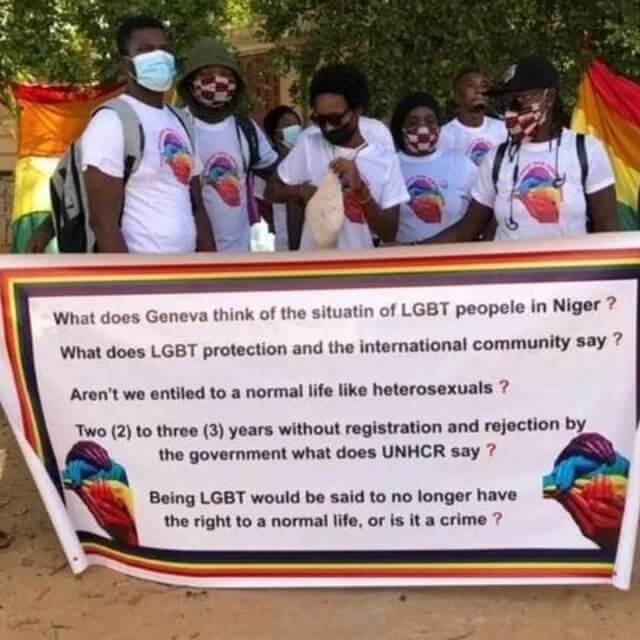 Nell'agosto del 2022, rifugiati LGBT in cerca di asilo hanno protestato davanti all'Ufficio dell'Alto Commissariato per i Rifugiati a Niamey, in Niger. (Foto per gentile concessione di Observateurs)