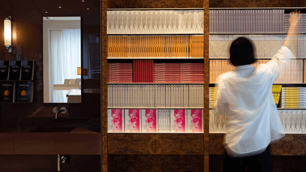 Cos'è la Aēsop Queer Library: libri gratis per il mese del Pride