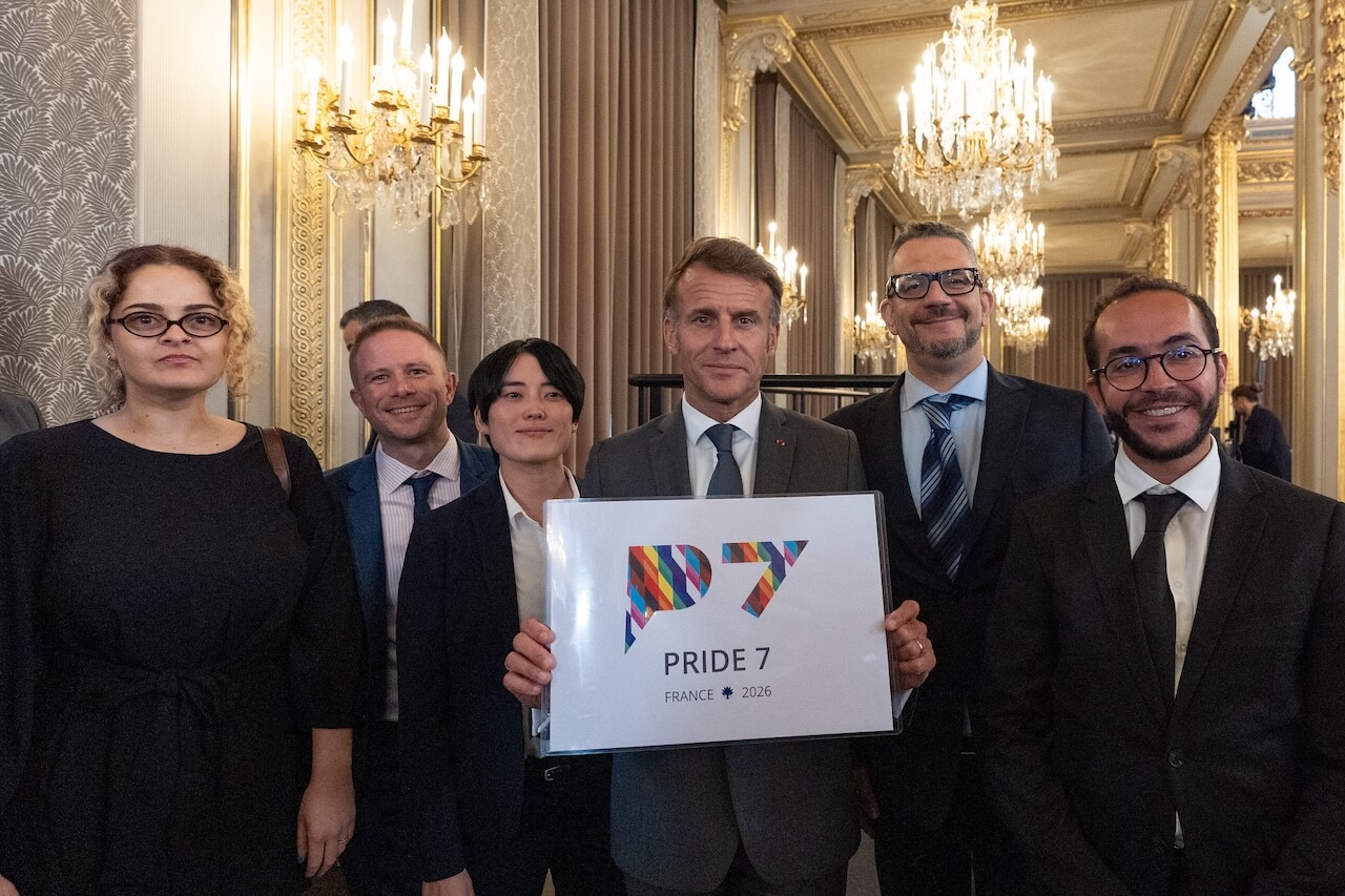 G7 a Parigi, Macron riceve la delegazione del Pride7. Presente Arcigay - Pride7 - Gay.it