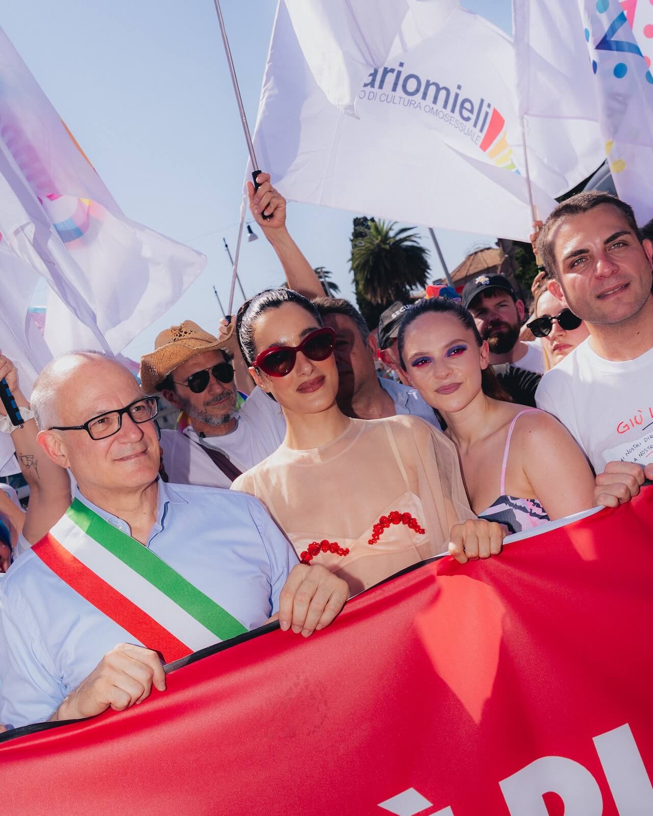 Spray urticante contro carri e manifestanti, la denuncia del Roma Pride: "Clima di ostilità alimentato dall’omotransfobia" - Roma Pride 2026 - Gay.it