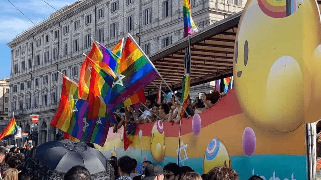 Roma Pride, è pace fatta: Keshet sfilerà nel corteo, i dettagli della partecipazione - Roma Pride Keshet 2026 - Gay.it