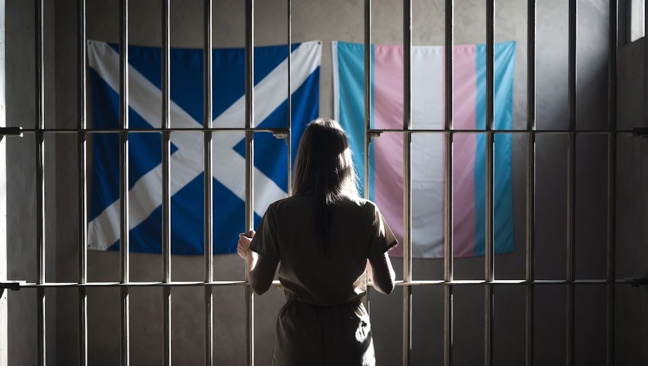 Scozia, le detenute trans saranno trasferite in carceri maschili. Festeggia J.K. Rowling - Stop alle carceri femminili per le detenute trans di Scozia - Gay.it
