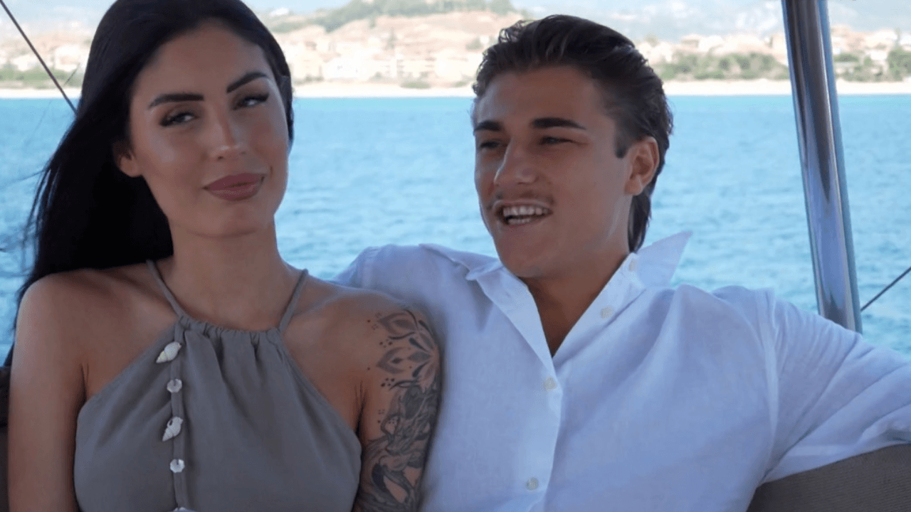 Sara e Gabriele di Temptation Island travolti dai video intimi: lei in lacrime, Corona dubita della coppia