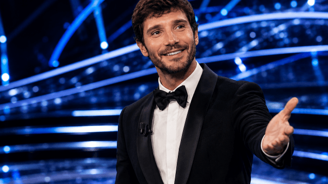 Sanremo 2027: Stefano De Martino svela le date