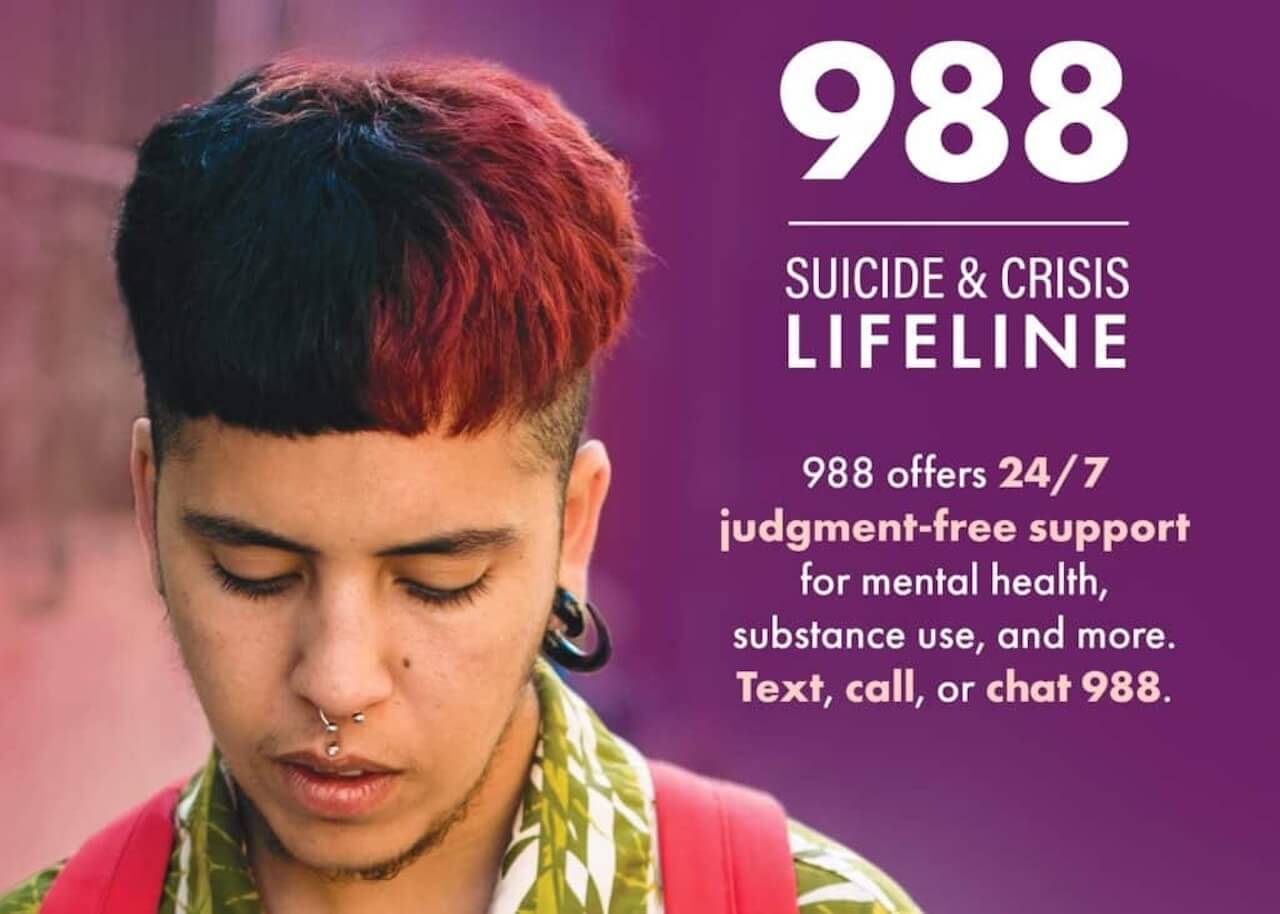 Un anno senza linea di assistenza per giovani LGBTQ a rischio suicido: "La loro vita è in pericolo" - 988 is the Suicide e Crisis Lifeline 2 - Gay.it