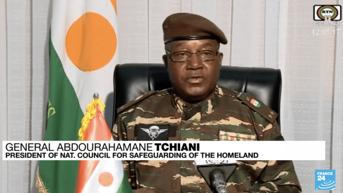 Niger, è "caccia alle streghe" dopo la legge anti-LGBT. Almeno 40 arresti - Abdourahamane Tchiani - Gay.it