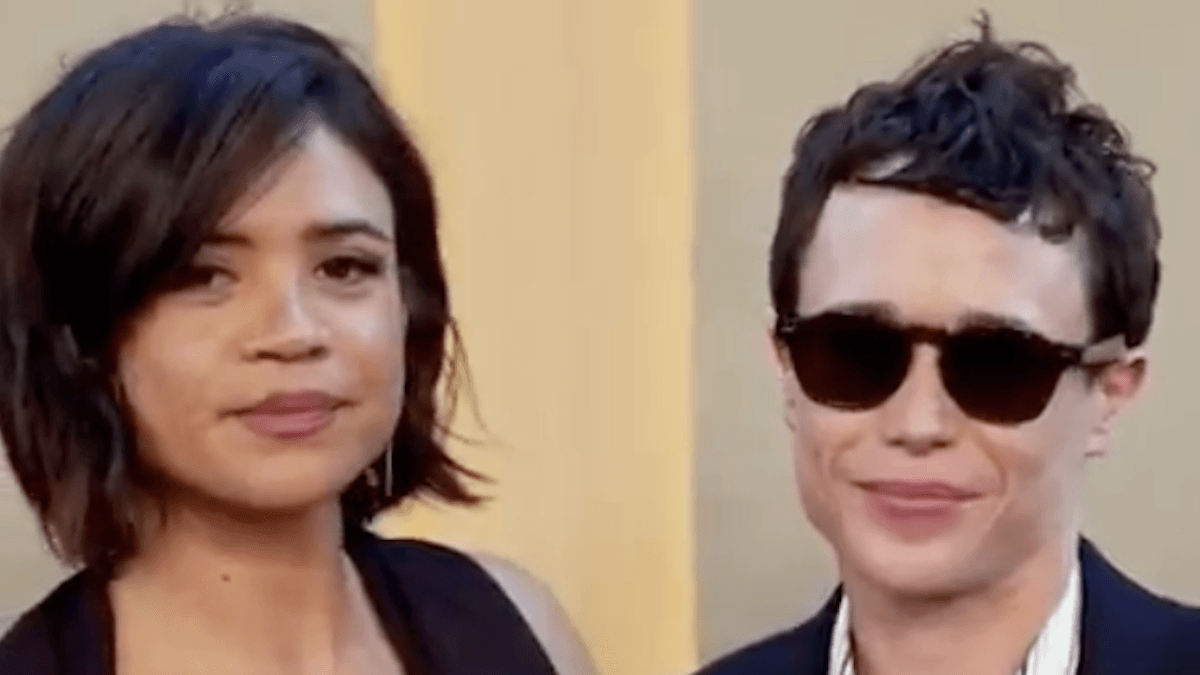 Odissea, Elliot Page sul red carpet insieme alla fidanzata Julia Shiplett. Quando l'amore batte la transfobia - Elliot Page e Julia Shiplett sul tappeto rosso - Gay.it