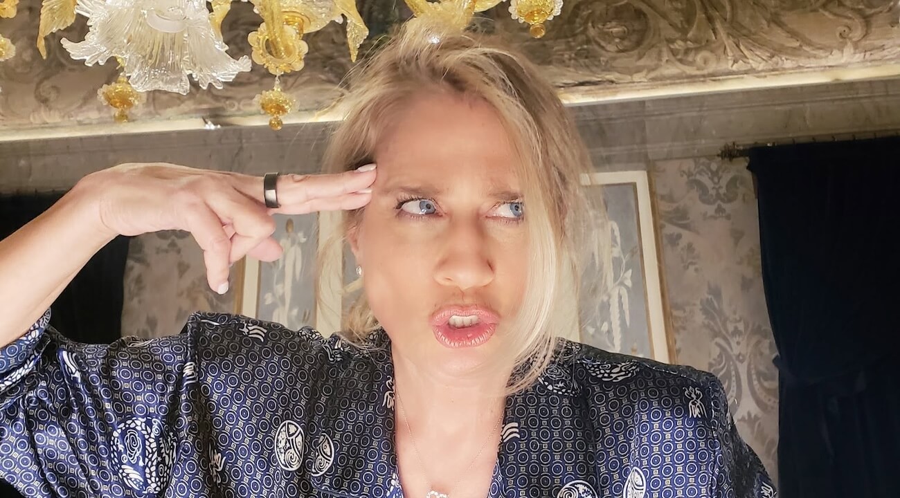 Caso Heather Parisi al Siracusa Pride, le scuse di Di Flora alla comunità trans non bastano: Stonewall e AGEDO lasciano il Comitato - Heather Parisi - Gay.it
