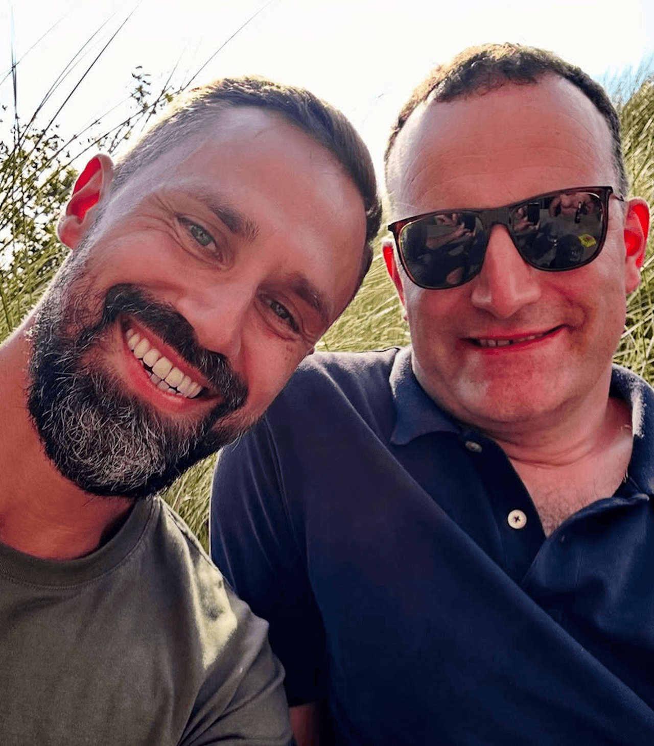 Jens Spahn, di destra, gay e ora padre con quella GPA che il suo partito condanna. Sarà cancelliere tedesco? - Jens Spahn e marito - Gay.it