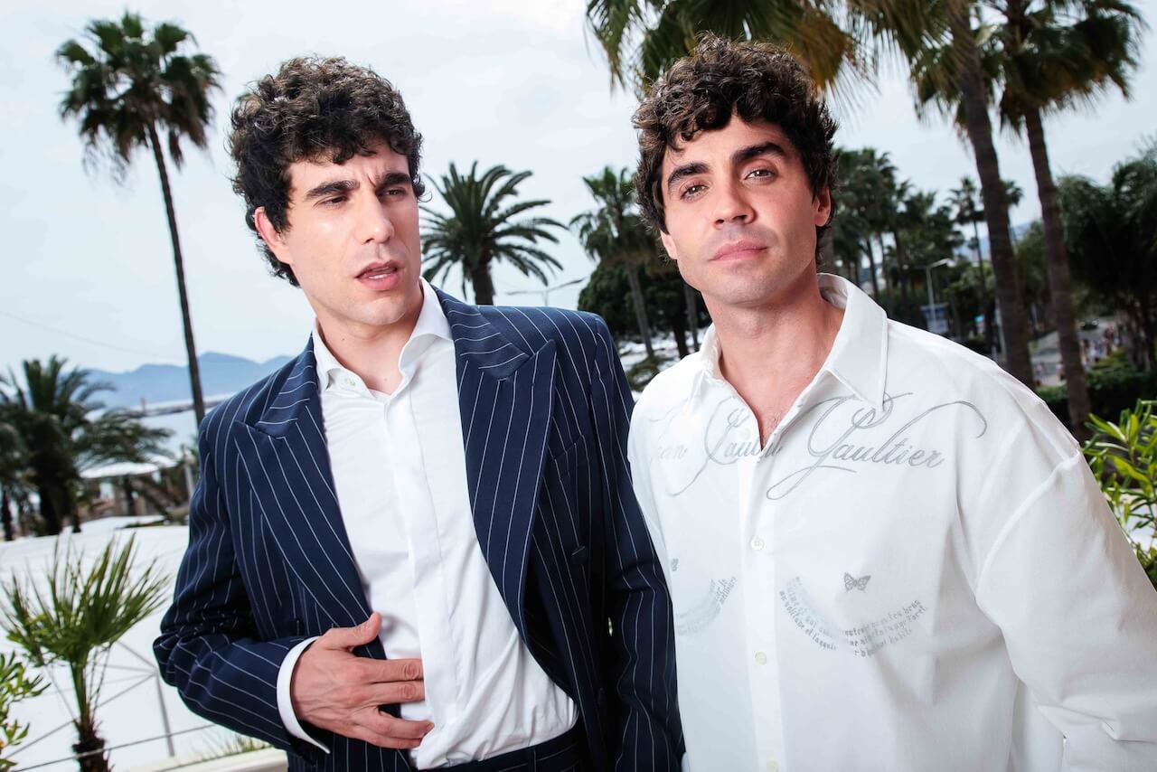 La Bola Negra di Javier Calvo e Javier Ambrossi, primo trailer del cult queer spagnolo - Los Javis Approved Headshot - Gay.it