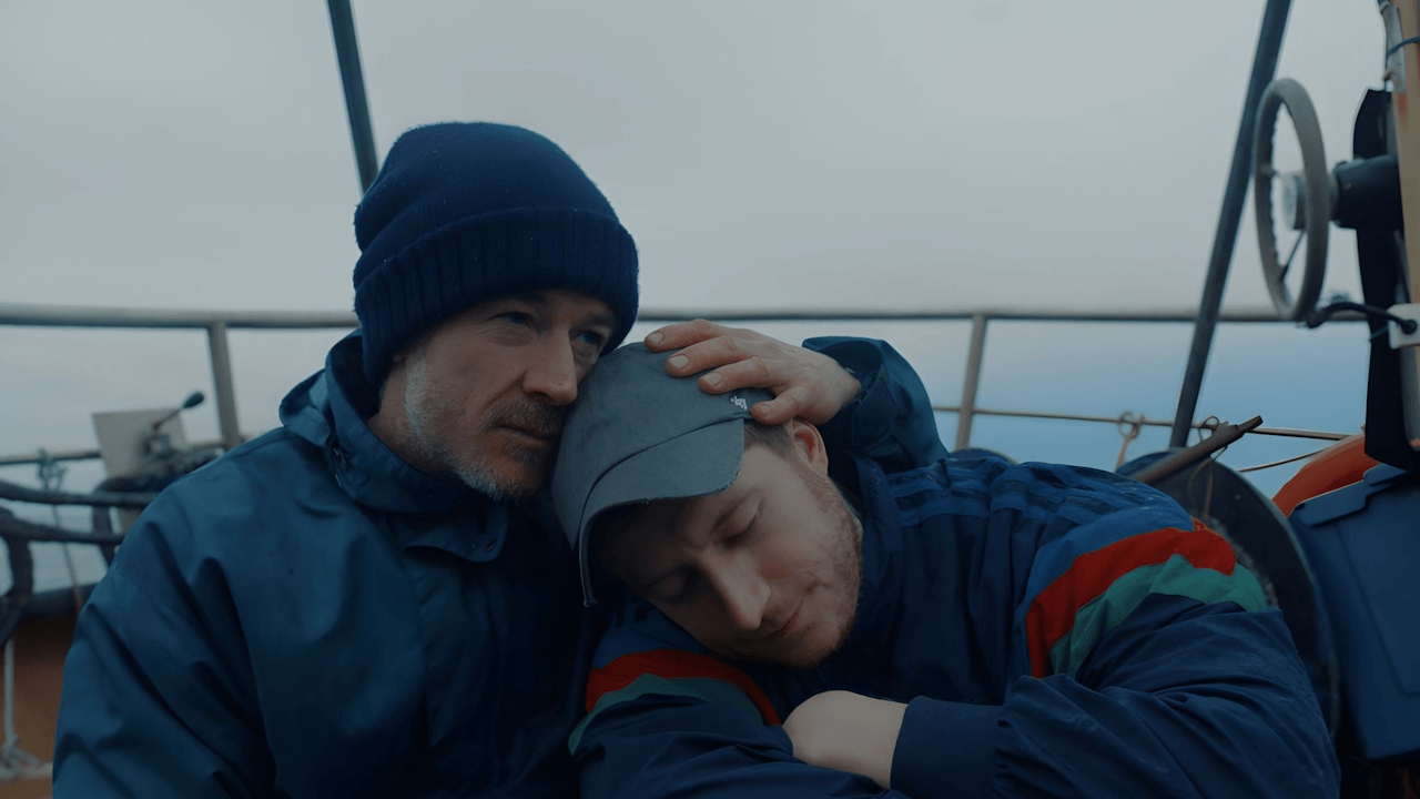 On The Sea, due pescatori innamorati tra passione e repressione nel film di Helen Walsh - On The Sea di Helen Walsh 1 - Gay.it
