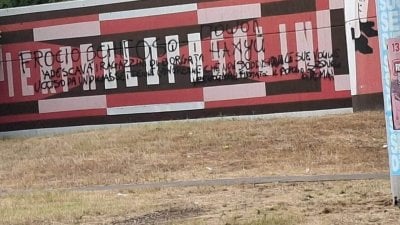 Roma, vandalizzato il murale di Pasolini: “Fr*cio schifoso”