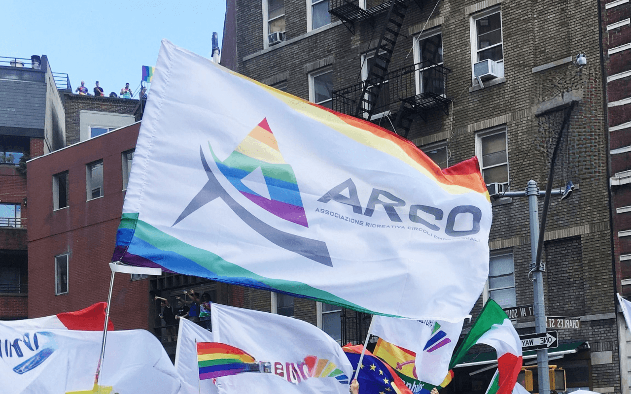 Perché i circoli LGBTQIA+ servono ancora: il caso Pesaro racconta cosa rischiamo di perdere - arco - Gay.it