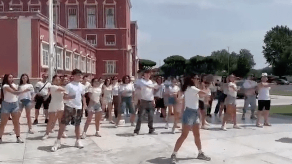 Danza sportiva, flash mob davanti la sede del Coni - da video Affaritaliani