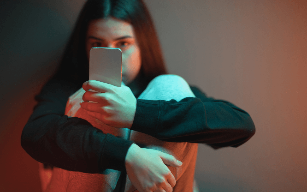 Insulti omofobi e transfobici online: cosa fare e come tutelarsi - insulti social - Gay.it
