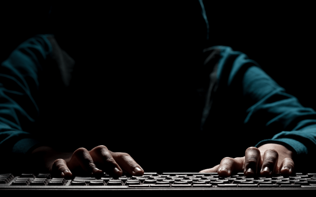 Insulti omofobi e transfobici online: cosa fare e come tutelarsi - profilo anonimo - Gay.it