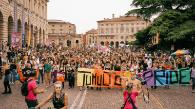 Verona, aggressioni e insulti al Tumulto Pride: “Presə di mira da intimidazioni fasciste e omolesbobitransfobiche”