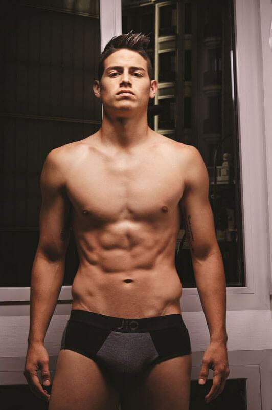 James Rodriguez in intimo per Bronzini Black. Tutte le foto #HOT