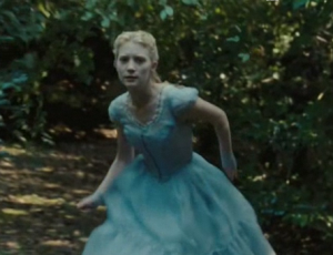 Alice in Wonderland-Tim Burton-Mia Wasikowska-running