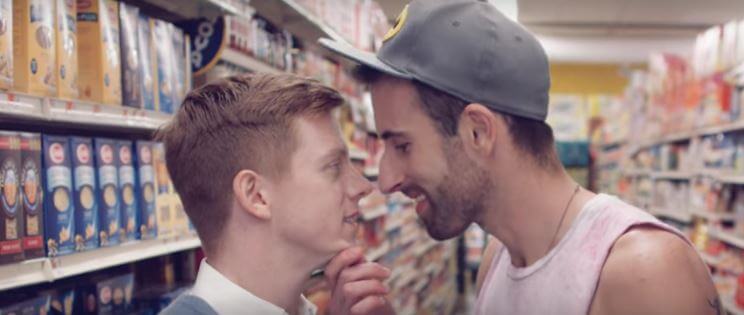 parlour_tricks_video_gay_supermercato