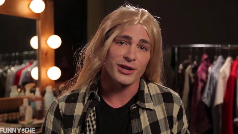 colton_haynes_parrucca_bionda_parodia_gender_funny_or_die