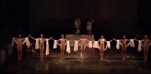 jan_fabre_spettacolo_teatrale_ballerini_nudi