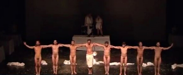 jan_fabre_spettacolo_teatrale_ballerini_nudi