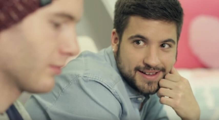 si_a_todo_corto_gay_spagnolo